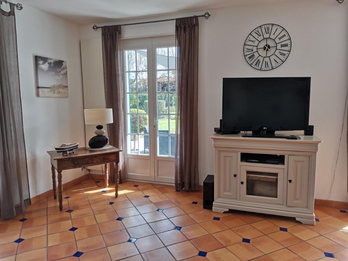 Maison De Campagne Proche Des Plages Saint-Romain-de-Benet Extérieur photo